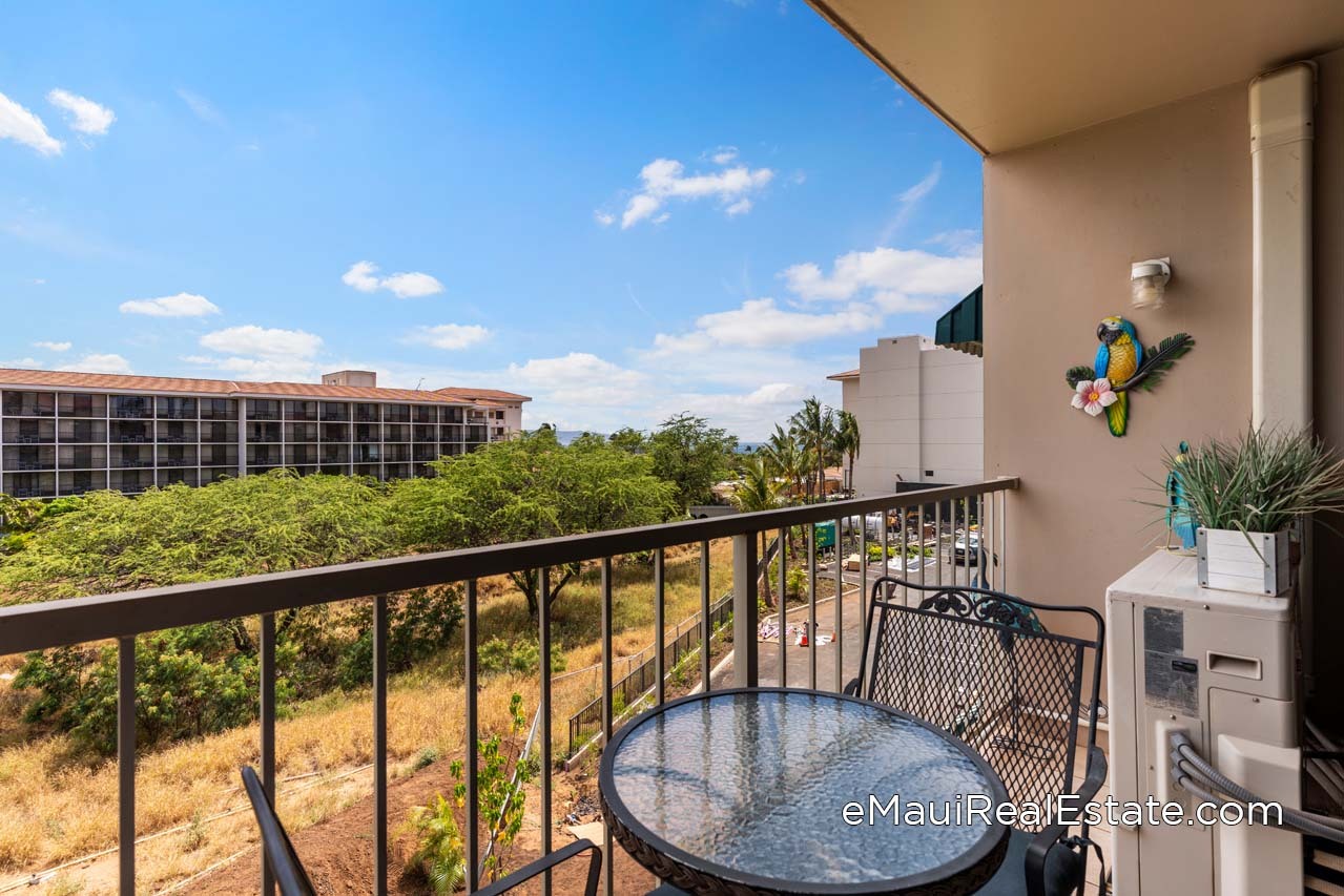 Every unit at Pacific Shores has a lanai