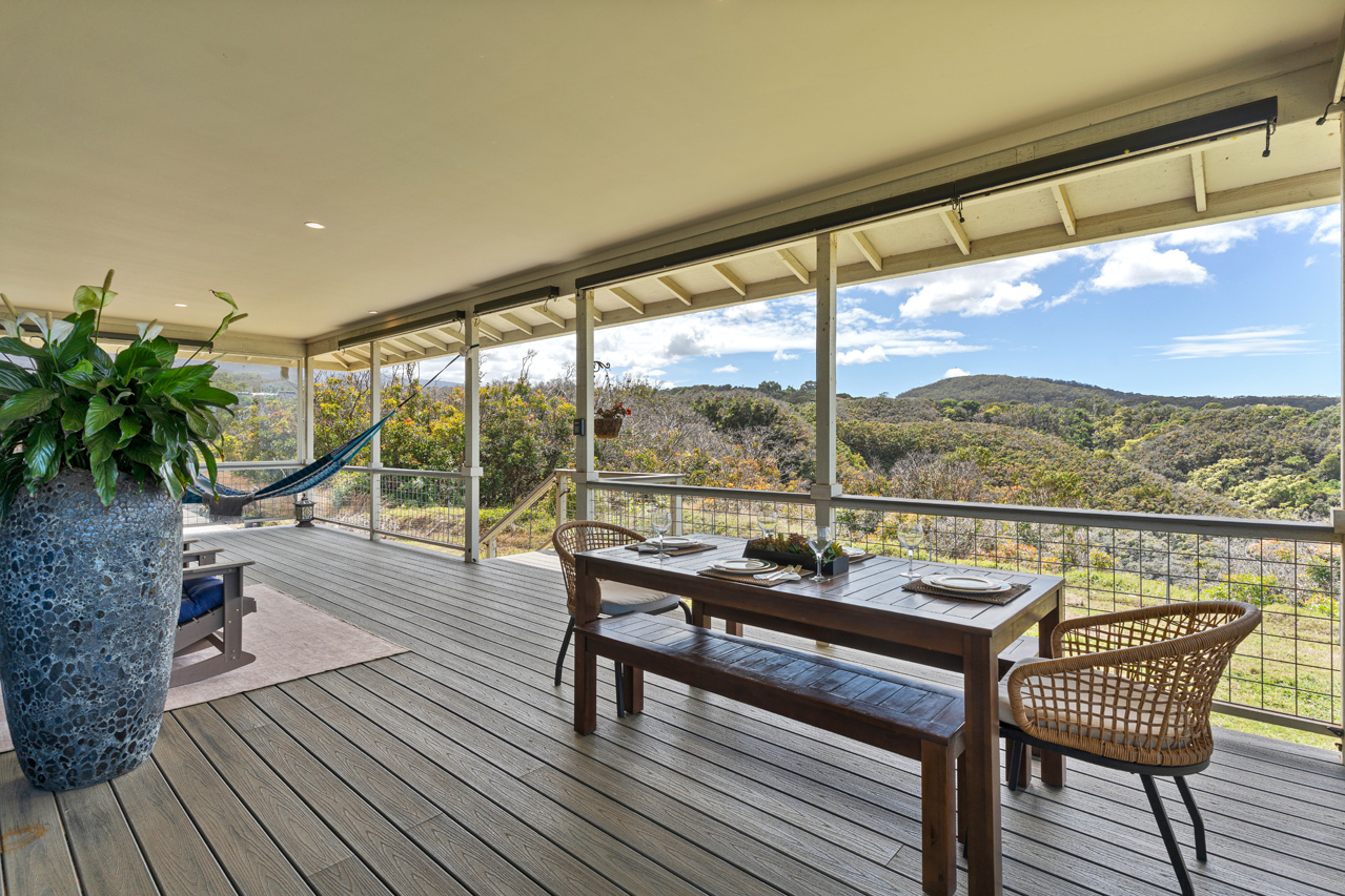 Large Covered lanai: Outdoor dining