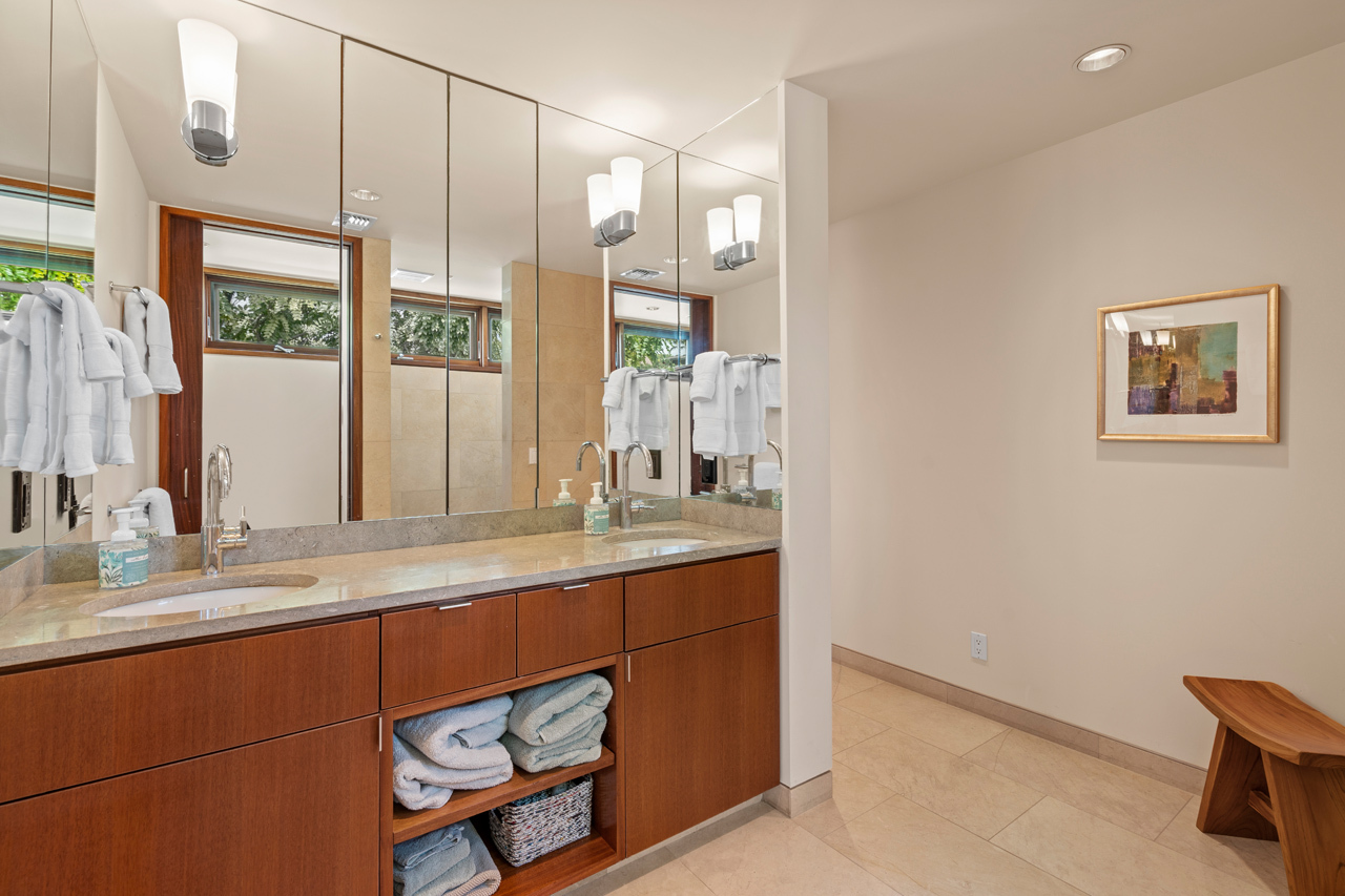 Primary suite: Bathroom