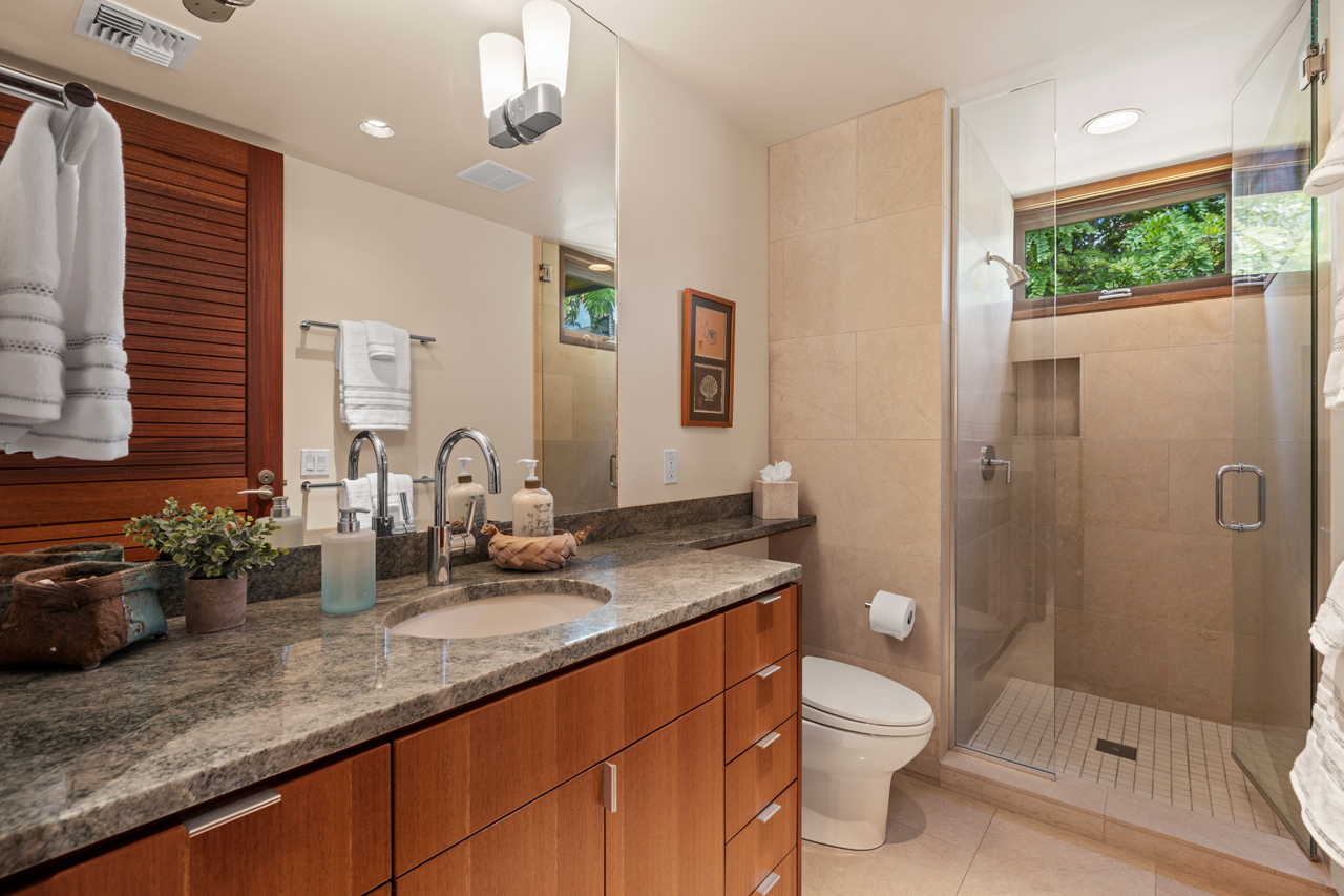 Second suite: Bathroom